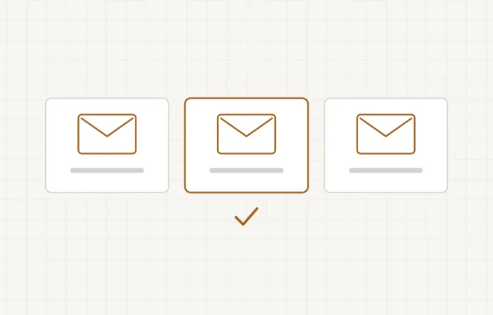 Plusieurs outils d’emailing alignés côte à côte, une flèche désignant celui relié directement à une boutique en ligne